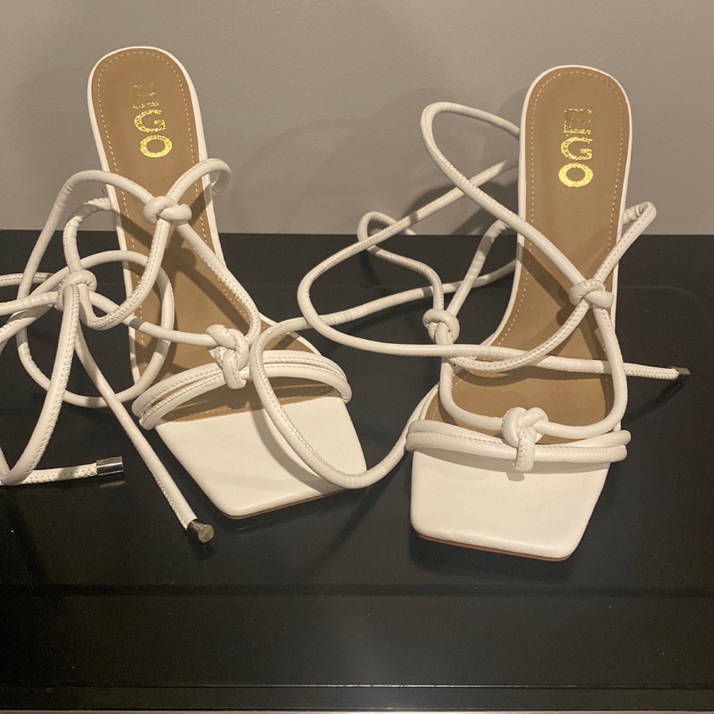 BEAND NEW CLOUD WHITE EGO SANDALS UK 8 US 10